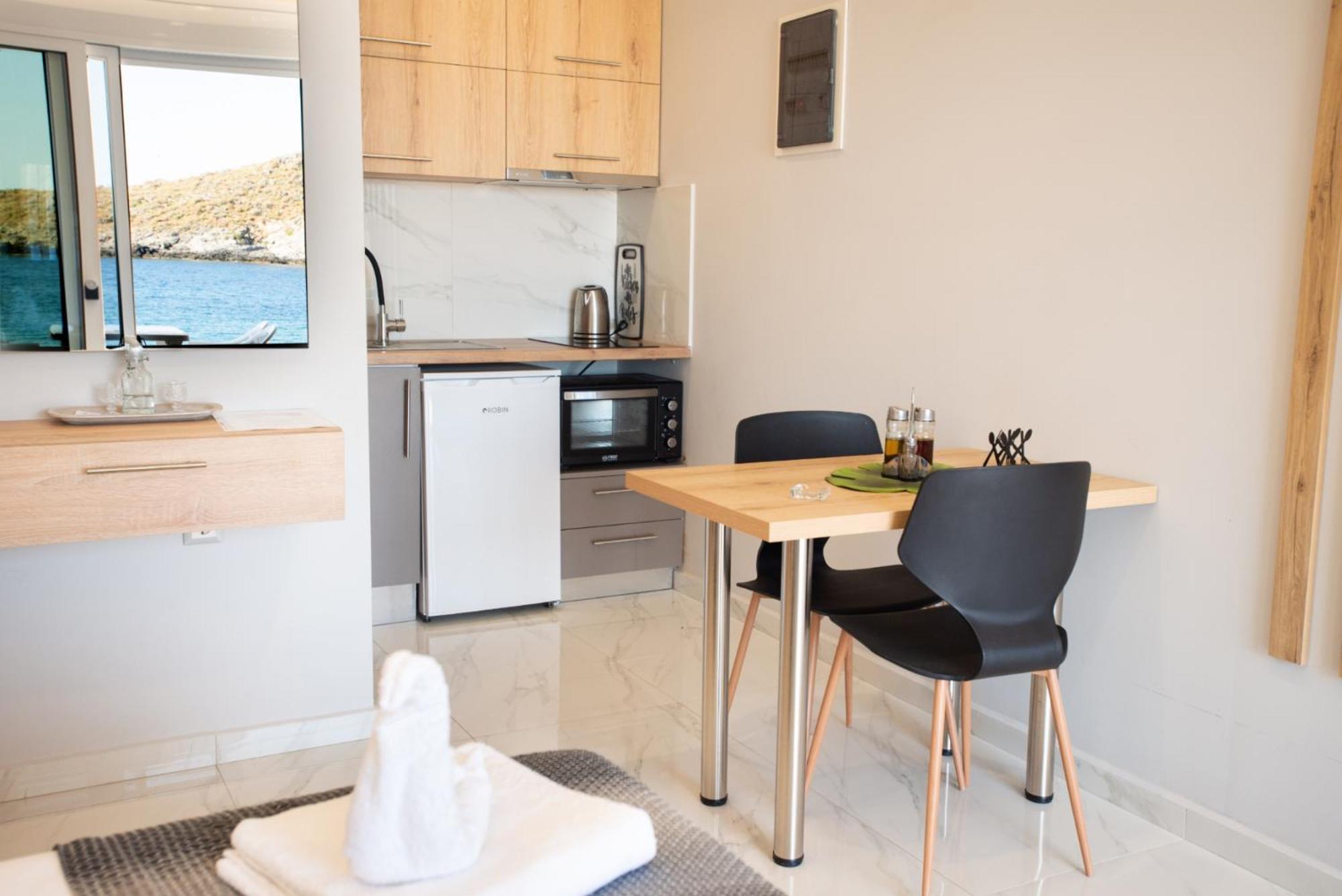 Beachfront Studio Kyma West ~ Crete'S Hidden Gem Kali Limenes Exterior photo